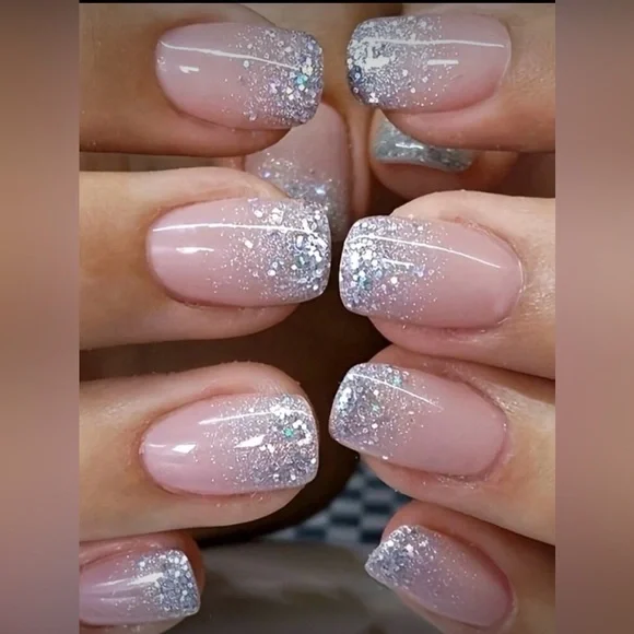 Silver Glitter Short Square Nail Kit | 24-Piece Press-On | New - Picture 1 of 7